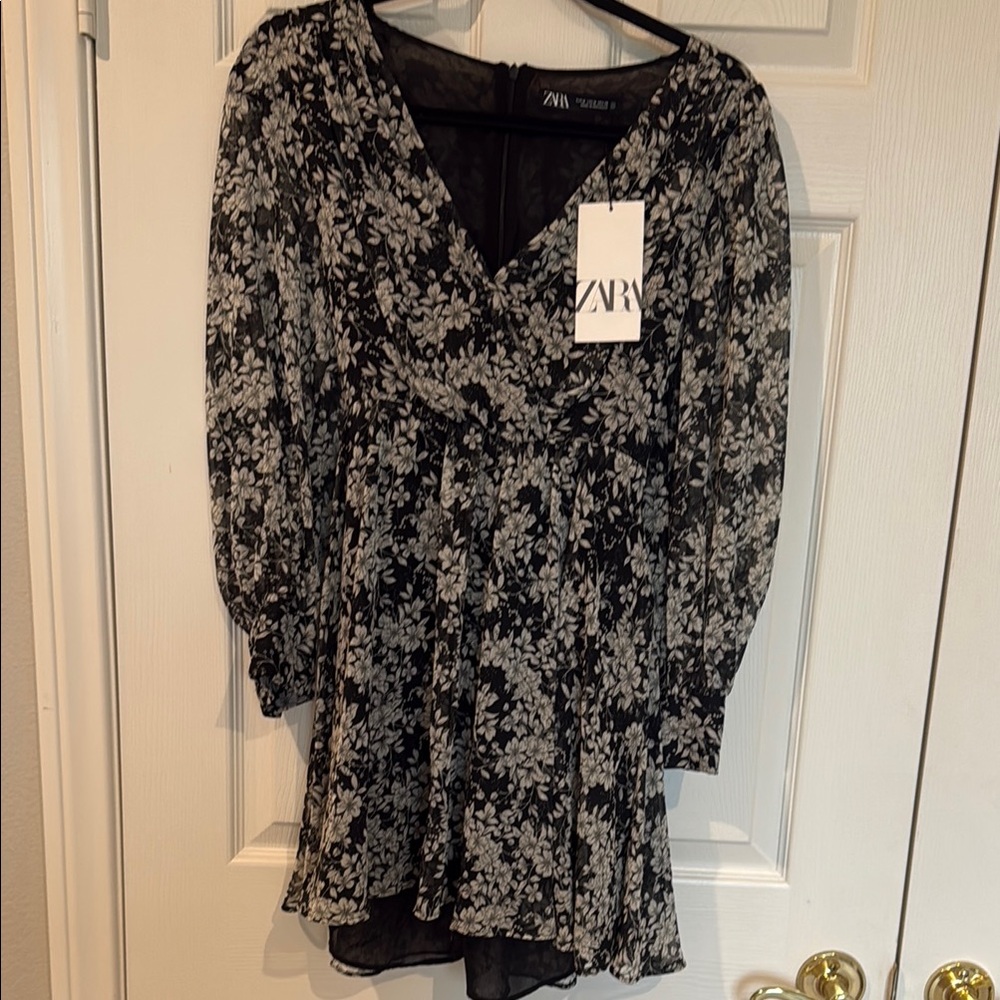 NWT Zara Short Black and White Floral Dress